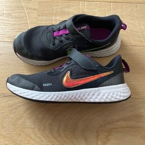 Nike kid’s tennis shoes